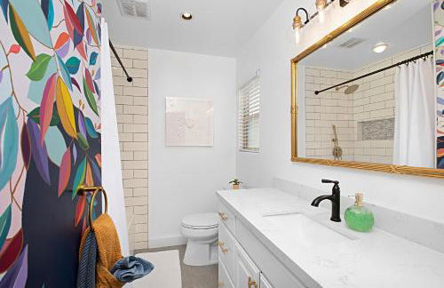 The Gathering Place - Guest Favorite with Huge Yard - Foto 37