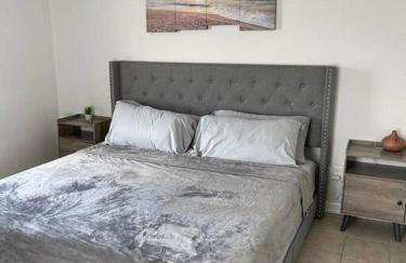 8 Mins to SPI Beach Spacious 3BR with Backyard - Foto 17