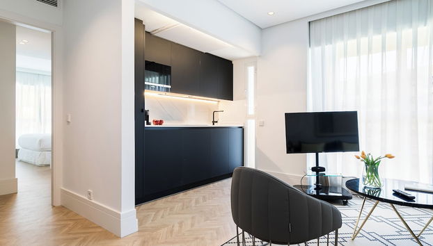 Feelathome Waldorf Suites Apartments - Photo 5, Living area