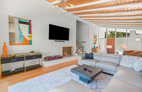 Upscale Modern Home with perfect triad location - Photo 20