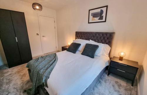 Stunning 4-bedroom Townhouse with Free Parking - Foto 20