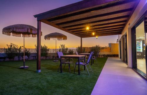 Apartamento de Lujo con Jacuzzi Privado, Piscina y Vistas al Mar - Foto 64