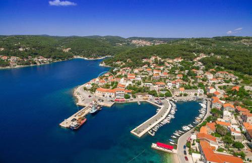 Your Family Oasis by the Sea Villa Mir Vami, heated pool - Photo 9