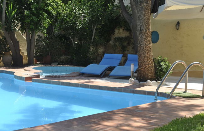 Attractive Greek House with Private Pool near Sea & City Center - Foto 26