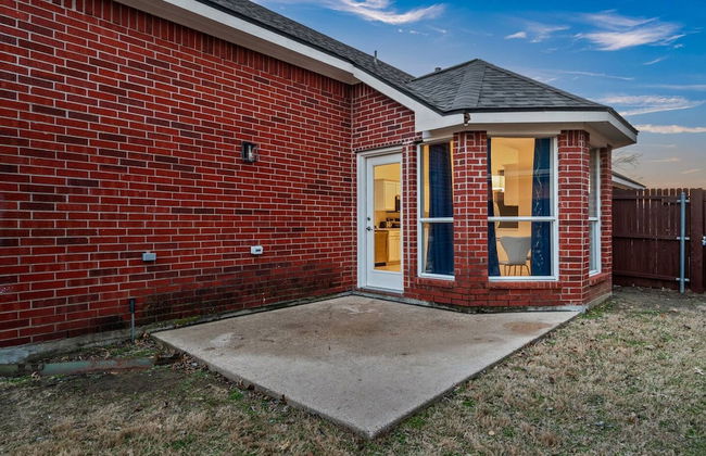 Stylish One Level Home Ping Pong Foosball Yard - Foto 10