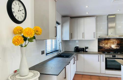 6 Bedroom Bungalow Ascot Racecourse LegoLand Windsor Castle 75" TV - Foto 11