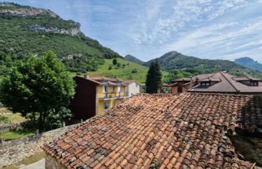 La Casona de Pascueru de POO DE CABRALES - Foto 16