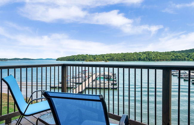 Luxury Lakehouse - Photo 61