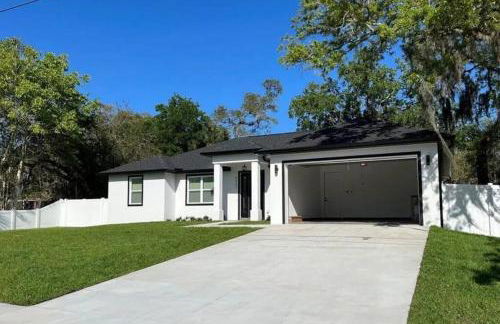 Villa White Rock in Tampa - Photo 2