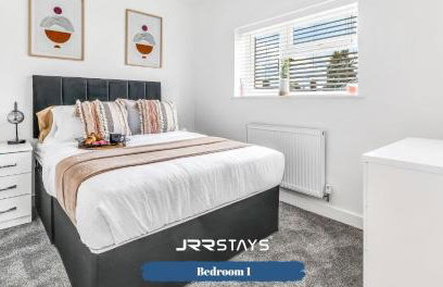 Dudley - Stylish 3 Bedroom Sleeps 6 Wi-Fi - JRR Stays - Foto 8