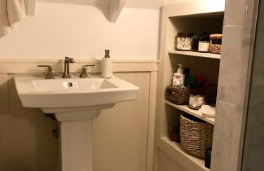 Beautiful Luxury Suite A & B of Shorewood Home - Foto 20