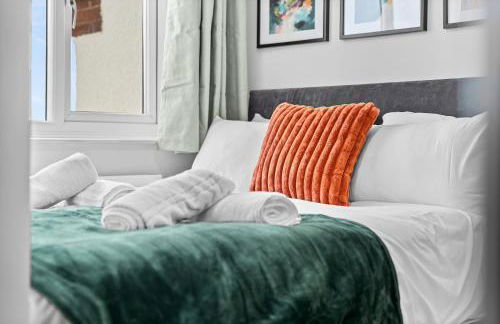 Modern 3-Bed Home, Super King Beds, Drive Parking - Foto 24