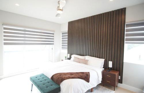 Modern 3BR with Game Room, Near Market Center DART, Med District & Uptown - Foto 12