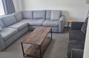 Entire House - Cheshire Oaks/Ellesmere Port - Photo 11