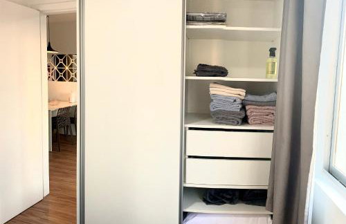 707- Apartamento Encantador, amplo e decorado, quarto, sala, cozinha, mobiliario moderno, cozinha completa com utensílios , Excelente vista da cidade e localização privelegiada no bairro Bigorrilho - Photo 13