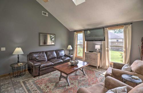 Mountain Home Cottage with Deck on White River! - Foto 3