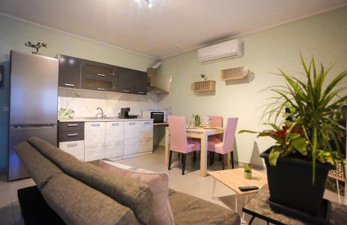 Goldtown House - Photo 1