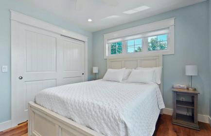 Lux Beach Home Lake Views Firepit - Foto 33