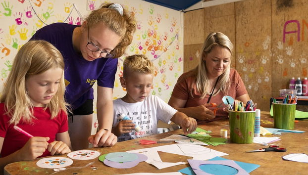 Comfortable Chalet With Microwave, on a Holiday Park 1 km. From the Beach - Foto 3, Servicios del alojamiento