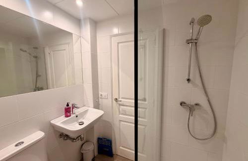 Charming & renovated apt stone throw to the sea - Foto 9