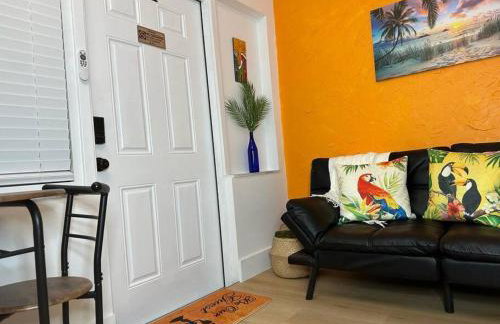 Sleeps 3, Casa Tropical in Miami - Foto 7