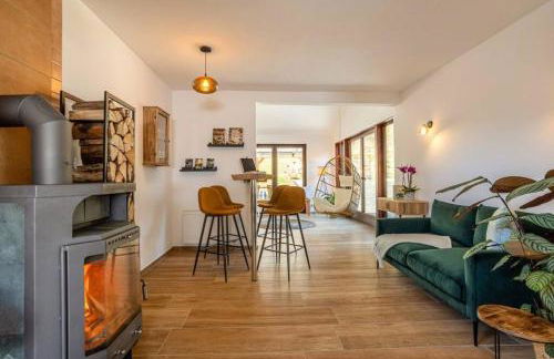 Nature Retreat Pool, Hot Tub, Sauna, Hiking-Caves - Photo 2