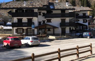 AMPIO MONOLOCALE IN CENTRO CHAMPOLUC - Foto 1