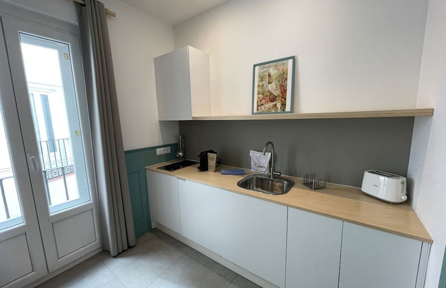 Be Mate Gran Vía Suites - Photo 25