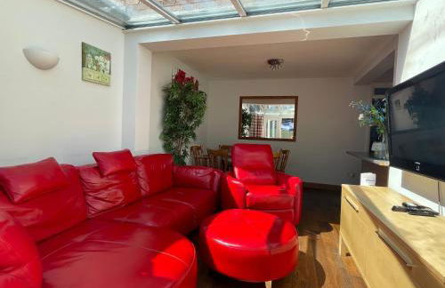 Somers 4 bed House off road parking pet friendly - Foto 19