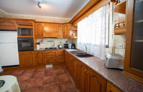 Private Heated Pool, Jacuzzi & 1225m2 garden in Villa Cipreses - Photo 38