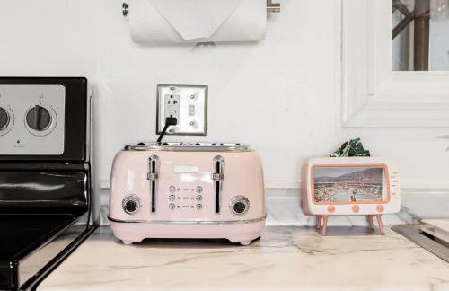 Indy Palm Pad with Patio & Tiki Bar-Mid-Century Charmer-Family Friendly - Photo 17