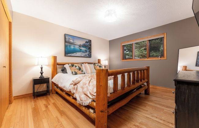 Mountain Chalet 2Min to Jasper Park Gate - Photo 6