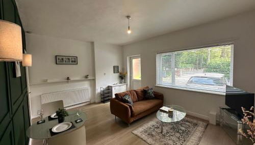 Beautiful Bungalow Awaits Your Short Term Stay - Foto 3