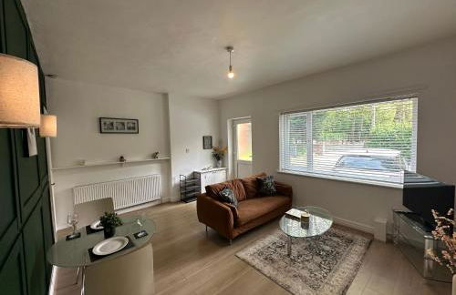 Beautiful Bungalow Awaits Your Short Term Stay - Foto 3