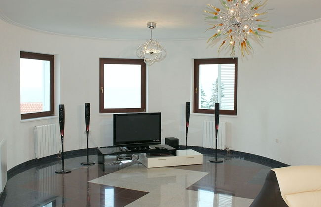 Luxury Apartment in Opatija for 8 People With Pool and Silk Bedding - Foto 4