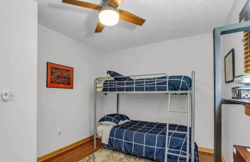 Updated Classic Cabin, Private Community and Hot Tub - Foto 16