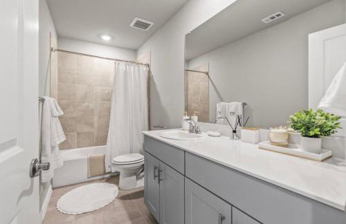 4Bed Luxury Getaway with Pool Table and Near Lake Lavon - Foto 16