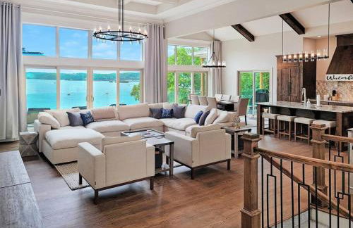 Magazine-Featured Mansion, Golf Green, Casino, etc - Foto 18