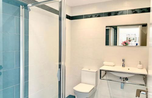 Sitges Spaces Sea View Villa- 6 Bedrooms, 5 bathrooms, 2 private pools, Near center - Foto 8