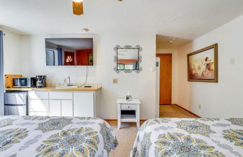 Across From Hiking Trails Woodsy Studio! - Foto 10