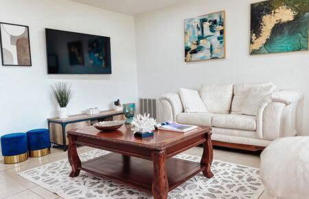 Blisscapade Pool Movie Theater Games Backyard - Foto 18