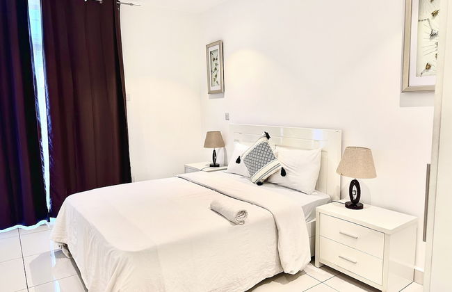 Embassy Gardens Apartment - Photo 9