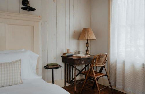 Book Village Inn - Entire Hotel - Foto 30