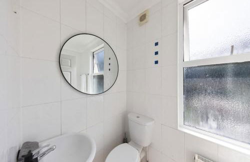 Modern King Bed WiFi Kitchen Perfect for Long Stay - Foto 2