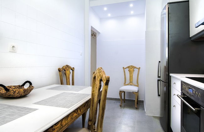 Charming 2 bdr apt next to Piraeus port - Photo 7