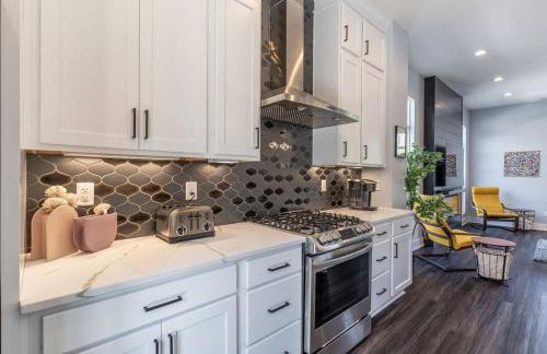 Lux Home 5 mins to Grand Park with Private Garage-Family Friendly - Foto 19