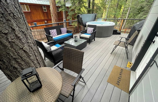 Sweet Pine Deck + Hot Tub, Cozy Modern Interior Close to Ski Resort! - Foto 4