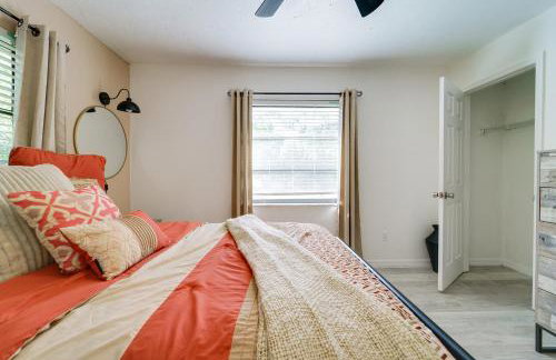 Lounge Area Office Fenced Yard Near It All - Photo 50