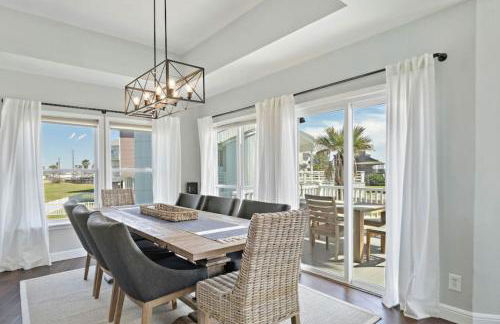 3-story beach house with incredible ocean views, steps to the beach - Photo 5