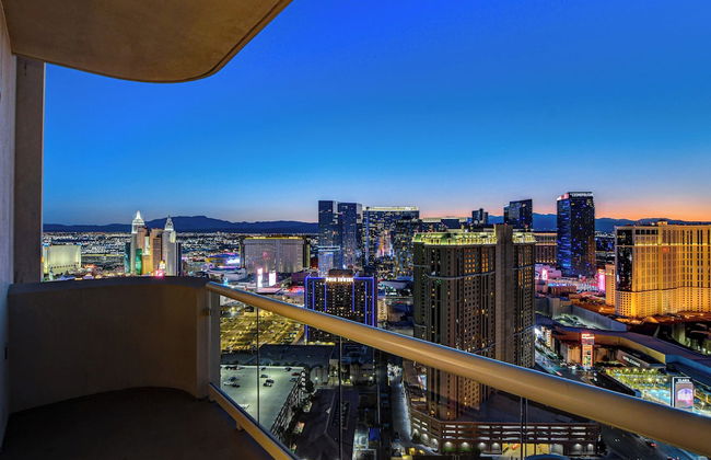 Lucky Gem Penthouse Suites at MGM Signature - Photo 37